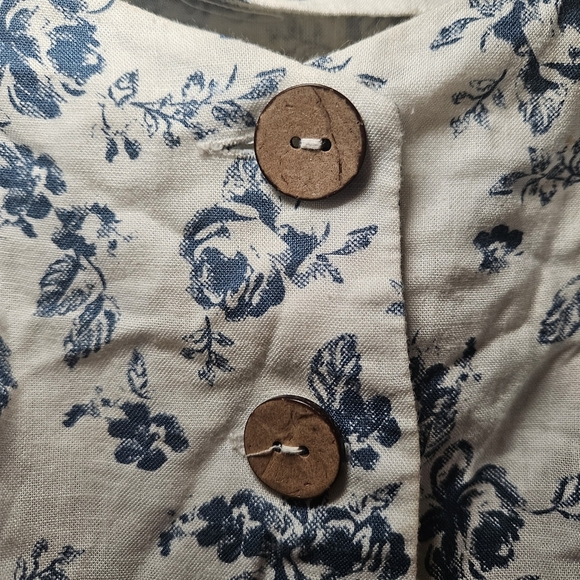 Coastal Cowgirl Puff Sleeve Cropped Blue & White Floral Blouse - Picture 4 of 7